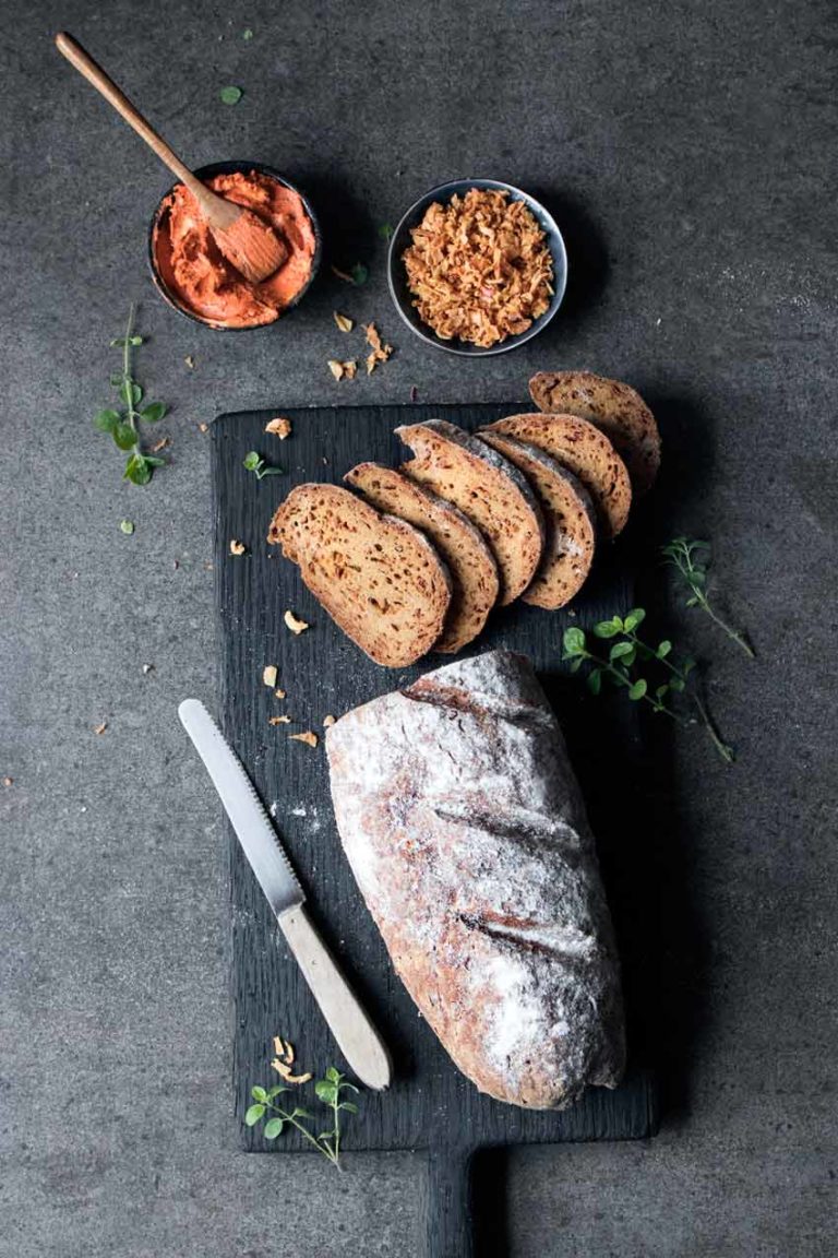 Einfaches glutenfreies Zwiebelbrot ohne Hefe | Freiknuspern