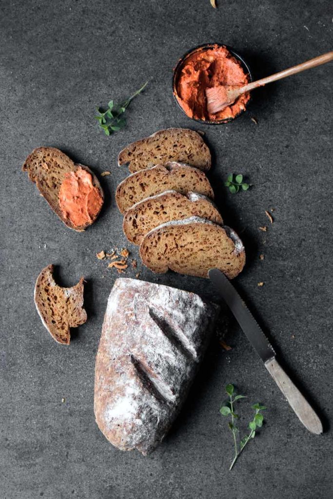 Einfaches glutenfreies Zwiebelbrot ohne Hefe | Freiknuspern