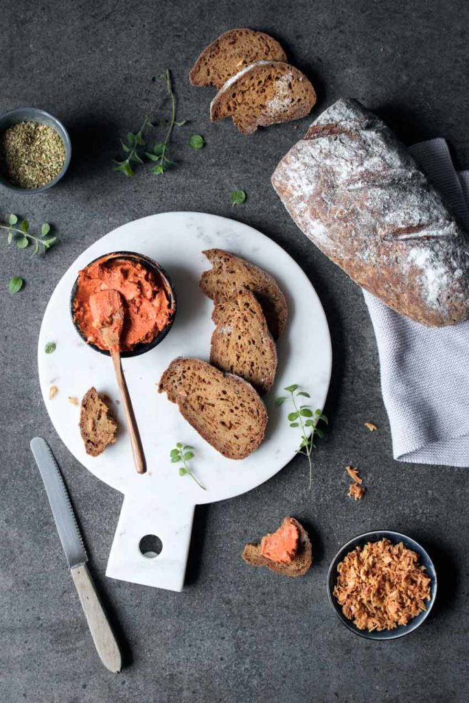 Einfaches glutenfreies Zwiebelbrot ohne Hefe | Freiknuspern