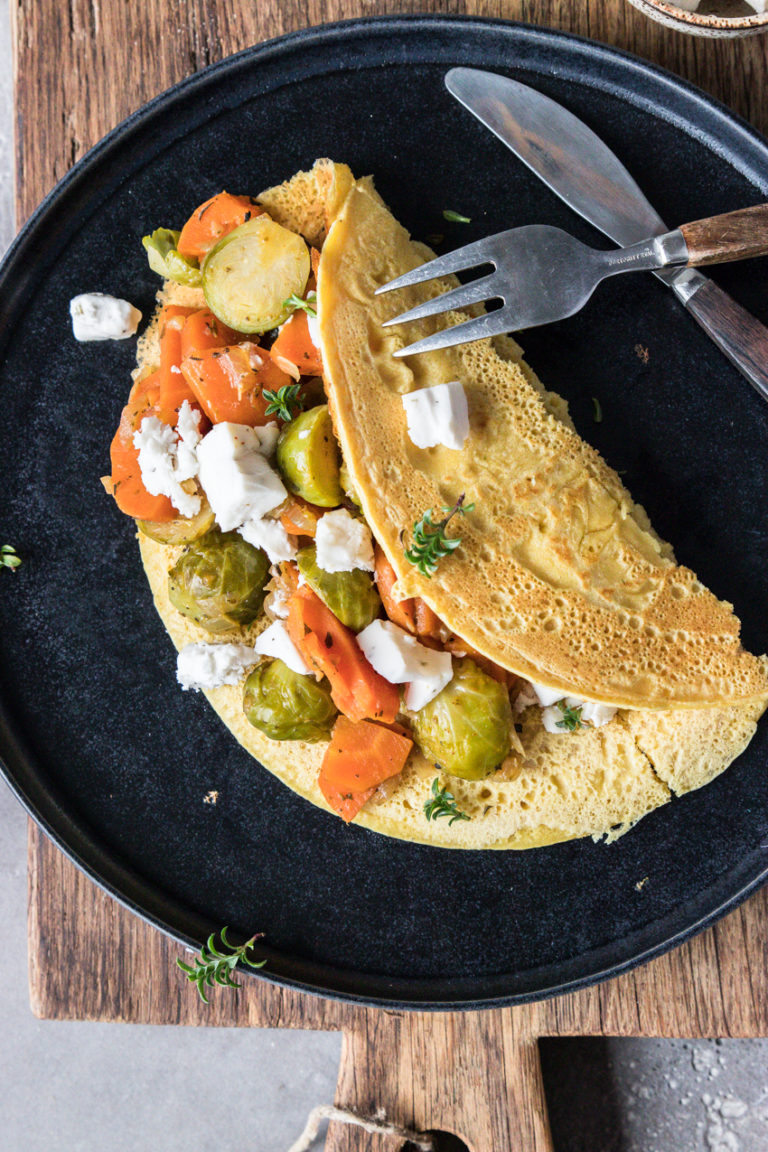 Glutenfreie und vegane herzhaft gefüllte Pfannkuchen Glutenfreie und vegane herzhaft gefüllte Pfannkuchen