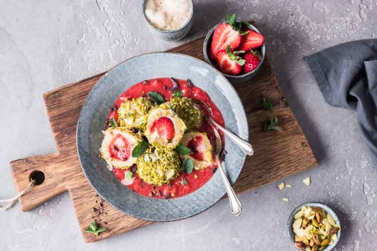 Glutenfreie und vegane Erdbeer Quarkknödel ohne Soja