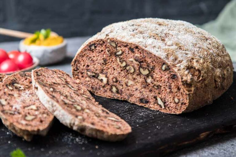 Einfaches glutenfreies und veganes Walnuss Brot ohne Hefe